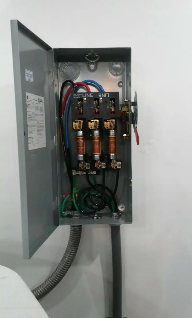 Three-phase disconnect switch installed for Electrical Wiring & Rewiring in Penitas